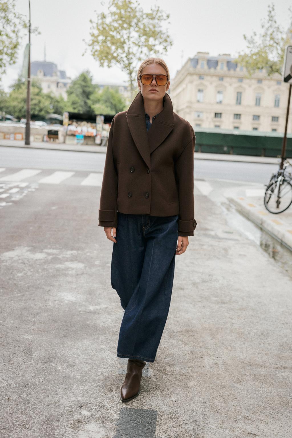 DOUBLE-BREASTED SHORT COAT